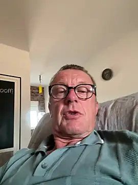 Snapshot of kempsilk chatting on 06/11/26, 05:22 kempsilk online show from 06/11/26, 05:22
