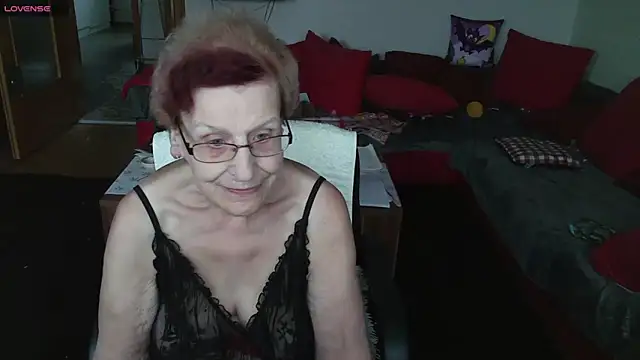 HeisseomaOriginal online show from 10/26/25, 08:09