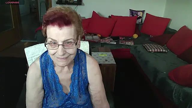 HeisseomaOriginal online show from 01/18/26, 08:29