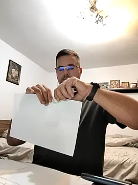 Snapshot of flowdmxx chatting on 11/08/25, 10:26 flowdmxx online show from 11/08/25, 10:26