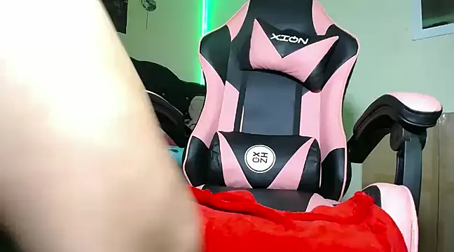 Snapshot of yuliana_19 chatting on 03/10/25, 03:52 yuliana 19 online show from 03/10/25, 03:52