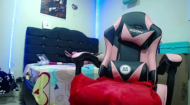 Snapshot of yuliana_19 chatting on 03/11/25, 01:23 yuliana 19 online show from 03/11/25, 01:23