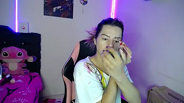 Snapshot of yuliana_19 chatting on 10/06/25, 09:51 yuliana 19 online show from 10/06/25, 09:51