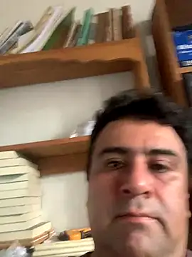 Snapshot of EmilianoGt chatting on 10/01/25, 09:43 EmilianoGt online show from 10/01/25, 09:43