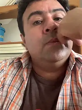 Snapshot of EmilianoGt chatting on 10/07/25, 09:12 EmilianoGt online show from 10/07/25, 09:12