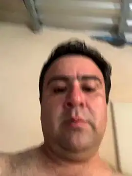 Snapshot of EmilianoGt chatting on 10/25/25, 04:46 EmilianoGt online show from 10/25/25, 04:46