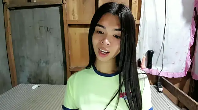 Snapshot of UrHotFuckingNatasha69 chatting on 12/31/24, 03:23 UrHotFuckingNatasha69 online show from 12/31/24, 03:23