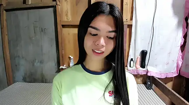 Snapshot of UrHotFuckingNatasha69 chatting on 01/29/25, 01:05 UrHotFuckingNatasha69 online show from 01/29/25, 01:05