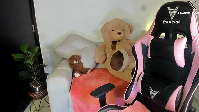 eval lee18 online show from 02/13/25, 08:45