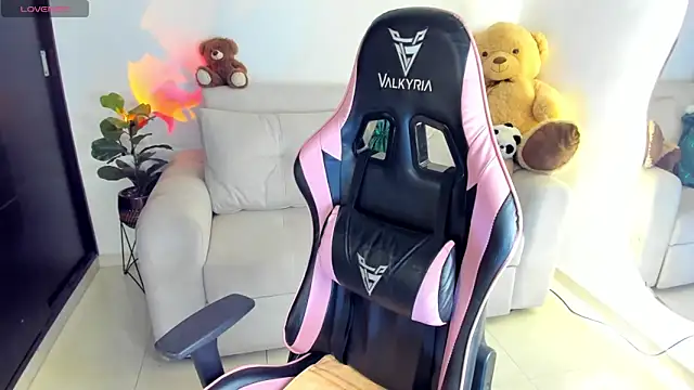 eval lee18 online show from 10/06/25, 03:15