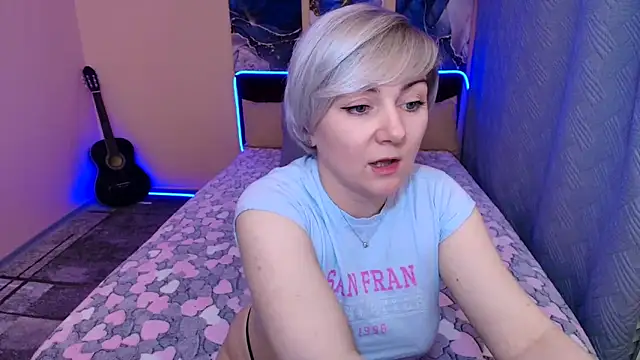 Snapshot of BlondPearl chatting on 09/14/25, 08:30 BlondPearl online show from 09/14/25, 08:30