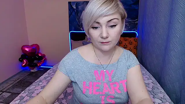 Snapshot of BlondPearl chatting on 10/26/25, 09:42 BlondPearl online show from 10/26/25, 09:42