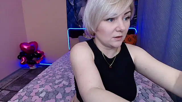 Snapshot of BlondPearl chatting on 10/27/25, 09:41 BlondPearl online show from 10/27/25, 09:41