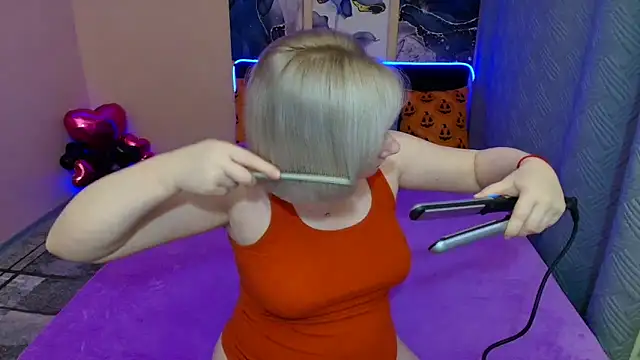 Snapshot of BlondPearl chatting on 11/11/25, 09:48 BlondPearl online show from 11/11/25, 09:48