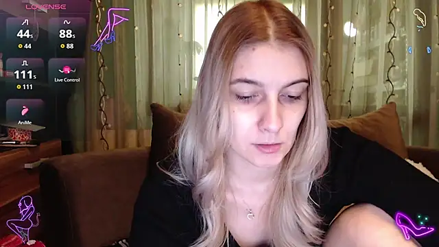 Snapshot of lovingfeetheels chatting on 11/21/25, 07:51 lovingfeetheels online show from 11/21/25, 07:51