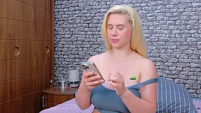 Snapshot of CuteBlondeMe chatting on 07/06/26, 05:59 CuteBlondeMe online show from 07/06/26, 05:59