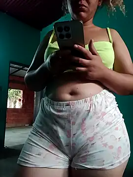 Snapshot of ValeriaSantos- chatting on 12/21/24, 11:11 ValeriaSantos- online show from 12/21/24, 11:11