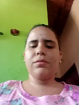 Snapshot of ValeriaSantos- chatting on 01/24/25, 03:13 ValeriaSantos- online show from 01/24/25, 03:13