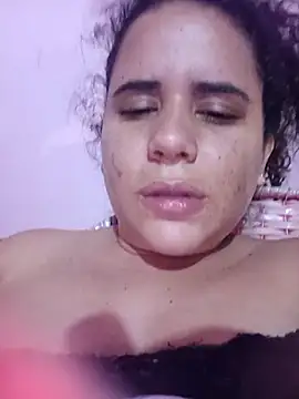 Snapshot of ValeriaSantos- chatting on 02/19/25, 03:38 ValeriaSantos- online show from 02/19/25, 03:38