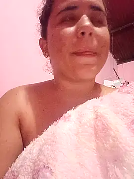 Snapshot of ValeriaSantos- chatting on 03/07/25, 04:00 ValeriaSantos- online show from 03/07/25, 04:00