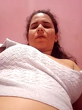 Snapshot of ValeriaSantos- chatting on 03/11/25, 06:08 ValeriaSantos- online show from 03/11/25, 06:08