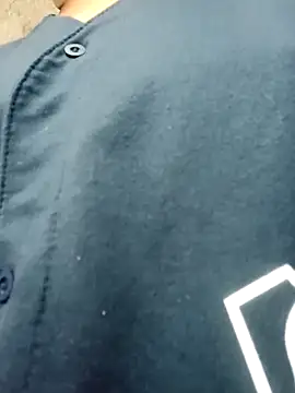 Snapshot of ValeriaSantos- chatting on 03/16/25, 12:44 ValeriaSantos- online show from 03/16/25, 12:44