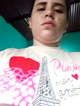 Snapshot of ValeriaSantos- chatting on 09/11/25, 01:33 ValeriaSantos- online show from 09/11/25, 01:33