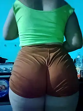 Snapshot of ValeriaSantos- chatting on 09/14/25, 11:26 ValeriaSantos- online show from 09/14/25, 11:26