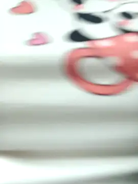 Snapshot of ValeriaSantos- chatting on 10/19/25, 12:39 ValeriaSantos- online show from 10/19/25, 12:39