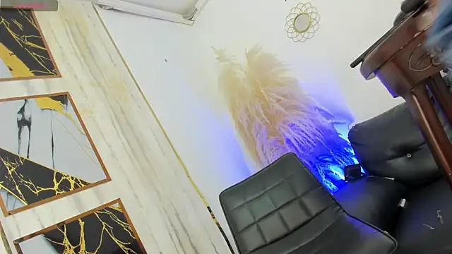Sophia Cameron online show from 10/02/25, 09:55