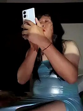 Snapshot of karlaalva chatting on 10/27/25, 06:50 karlaalva online show from 10/27/25, 06:50