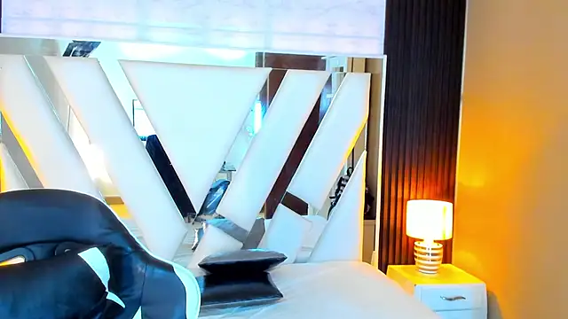 Linda4Petite online show from 11/15/25, 06:04