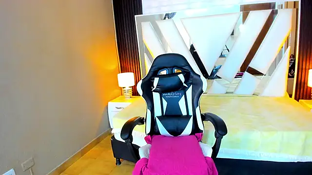 Linda4Petite online show from 11/22/25, 06:18