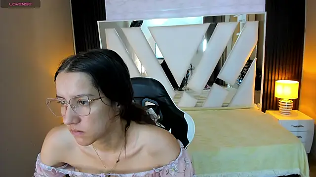 Linda4Petite online show from 01/05/26, 06:55