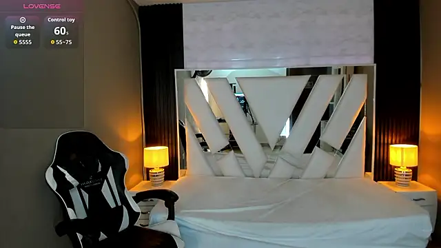 Snapshot of Linda4Petite chatting on 03/14/26, 06:13 Linda4Petite online show from 03/14/26, 06:13