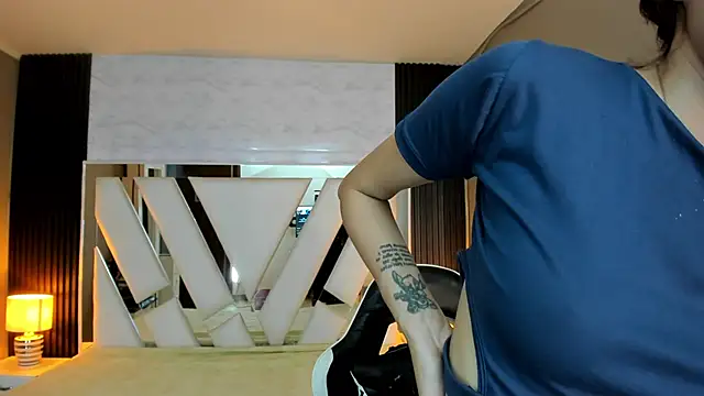 Snapshot of Linda4Petite chatting on 03/21/26, 06:22 Linda4Petite online show from 03/21/26, 06:22