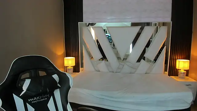 Snapshot of Linda4Petite chatting on 04/07/26, 06:08 Linda4Petite online show from 04/07/26, 06:08