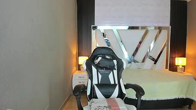 Snapshot of Linda4Petite chatting on 04/10/26, 06:34 Linda4Petite online show from 04/10/26, 06:34