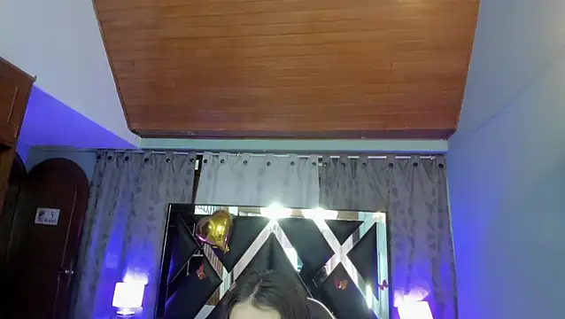 Snapshot of Linda4Petite chatting on 06/19/26, 06:56 Linda4Petite online show from 06/19/26, 06:56