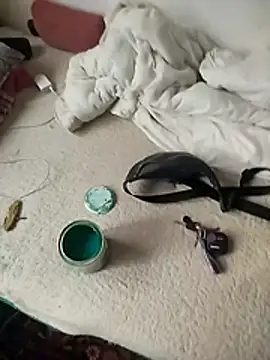 Snapshot of Robertino21cm chatting on 11/19/25, 02:17 Robertino21cm online show from 11/19/25, 02:17