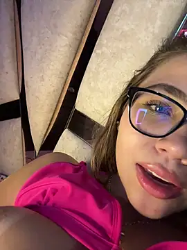 Snapshot of NatashaCruz- chatting on 04/11/26, 01:32 NatashaCruz- online show from 04/11/26, 01:32