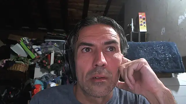 Snapshot of Anarchy_Burger chatting on 04/25/26, 05:21 Anarchy Burger online show from 04/25/26, 05:21