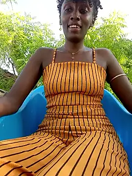 Snapshot of lynnkatrina chatting on 04/10/26, 02:11 lynnkatrina online show from 04/10/26, 02:11