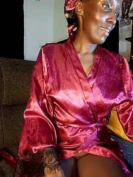 Snapshot of lynnkatrina chatting on 04/14/26, 04:07 lynnkatrina online show from 04/14/26, 04:07