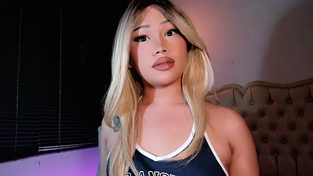 BoaHancockx online show from 11/23/25, 09:14