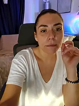 Ellie-L-Elizabeth online show from 02/11/25, 10:50