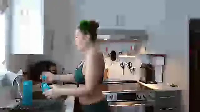 Ellie-L-Elizabeth online show from 03/17/25, 03:18