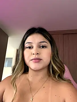 Snapshot of lunablossom_ chatting on 11/11/25, 10:10 lunablossom online show from 11/11/25, 10:10