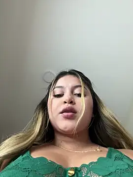 Snapshot of lunablossom_ chatting on 11/14/25, 09:13 lunablossom online show from 11/14/25, 09:13