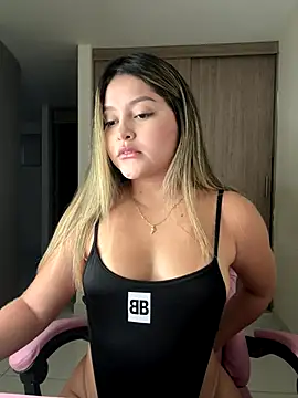 Snapshot of lunablossom_ chatting on 11/24/25, 10:53 lunablossom online show from 11/24/25, 10:53